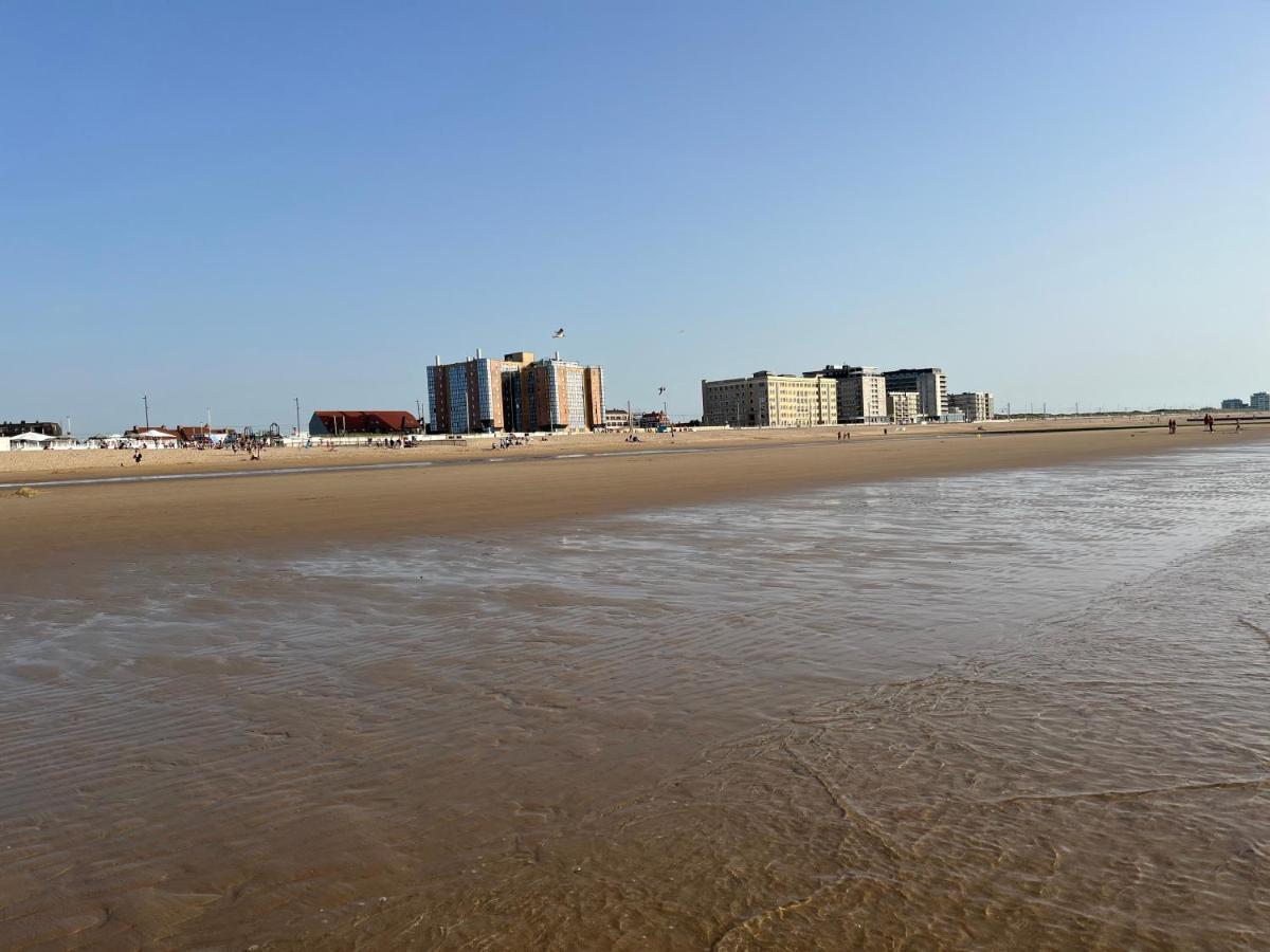 Frontaal Zeezicht In Appartement De Strandjutter Ostend Exterior photo
