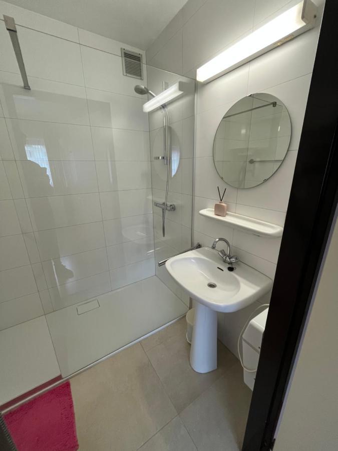Frontaal Zeezicht In Appartement De Strandjutter Ostend Exterior photo